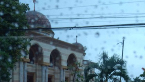 Naik Bus Jogja Solo Ngetem Lama di Depan Masjid Agung Klaten
