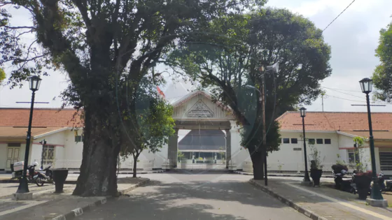 gerbang utama pura pakualaman
