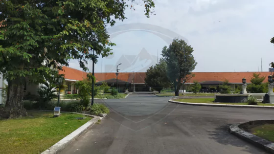 rumah dinas yang berada dalam satu kompleks