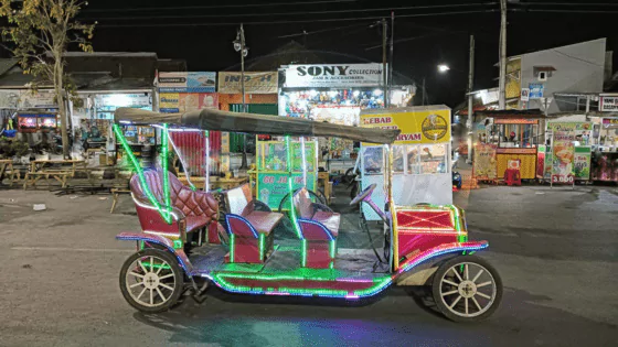 banyak berseliweran di area semisal alun alun