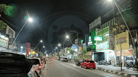 beginilah suasana malam di kota bahari