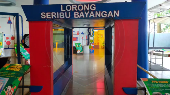 science center jatim park 1 punya lorong seribu bayangan